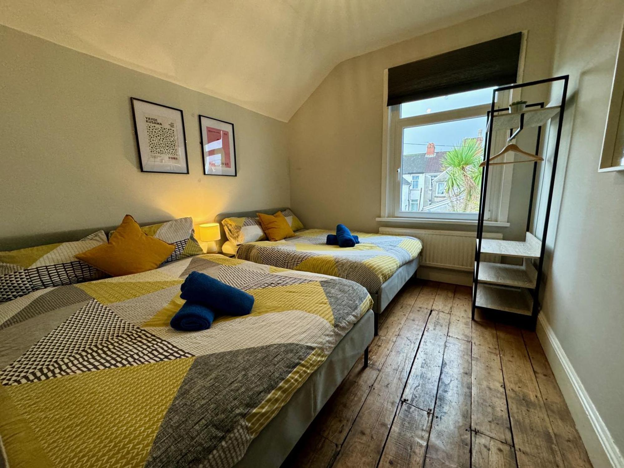 Large Citycentre Townhouse & Hot Tub, Pool Table And Offroad Parking Cardiff Exterior foto
