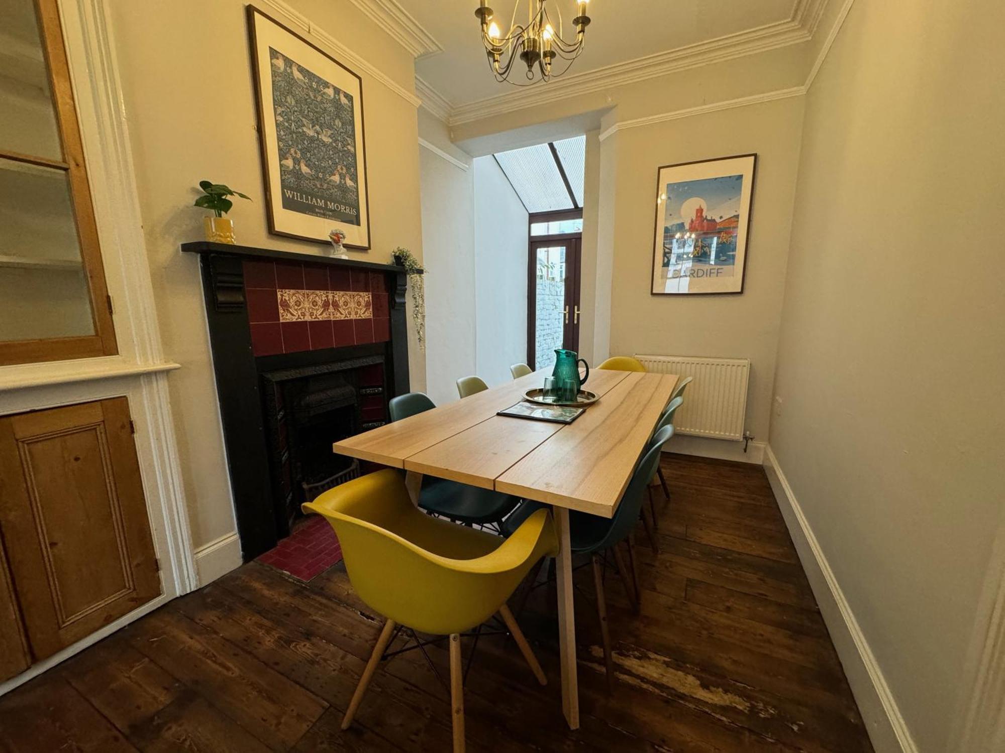 Large Citycentre Townhouse & Hot Tub, Pool Table And Offroad Parking Cardiff Exterior foto