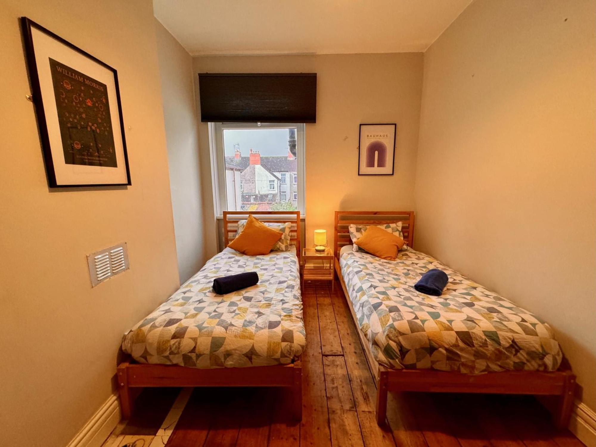 Large Citycentre Townhouse & Hot Tub, Pool Table And Offroad Parking Cardiff Exterior foto